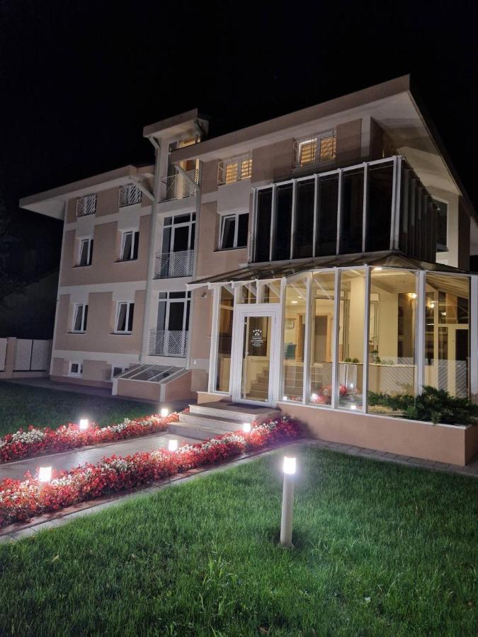 Grand Park Rooms & Apartments Cacak Exterior photo